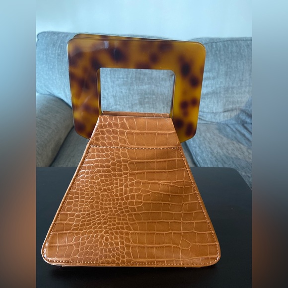 Urban Expressions Vegan Croc Mini Triangle Bag Cognac - Picture 3 of 10